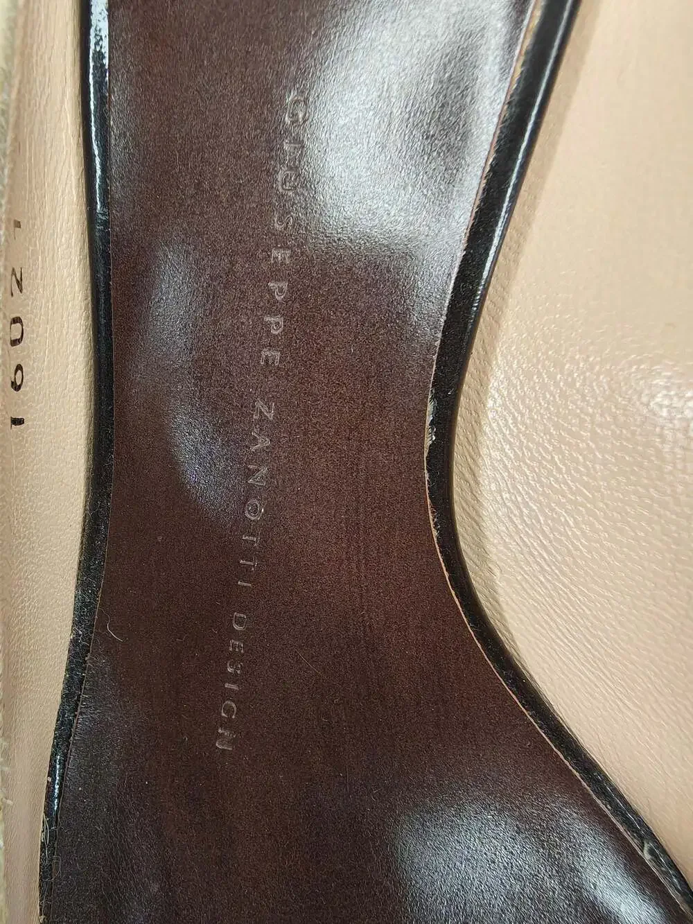Giuseppe Zanotti Two-Tone Leather Fringe Pumps with Gold-Tone Sz. 34/US4